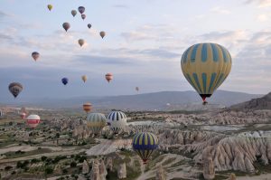 乘坐热气球在卡帕多西亚土耳其土耳其气球