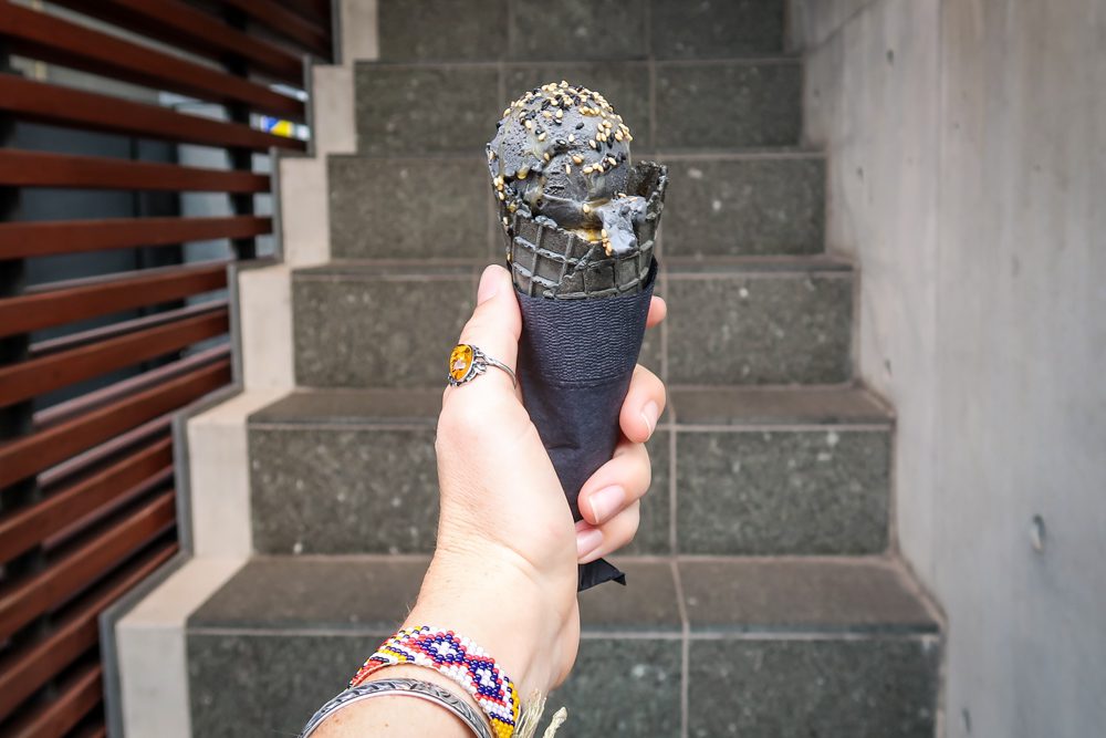 在日本吃的食物有黑芝麻冰淇淋