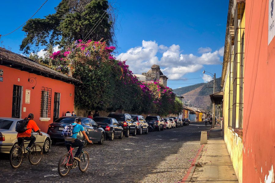 安提瓜，危地马拉骑自行车