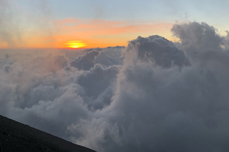 阿卡特南戈火山徒步旅行-火地火山的日落