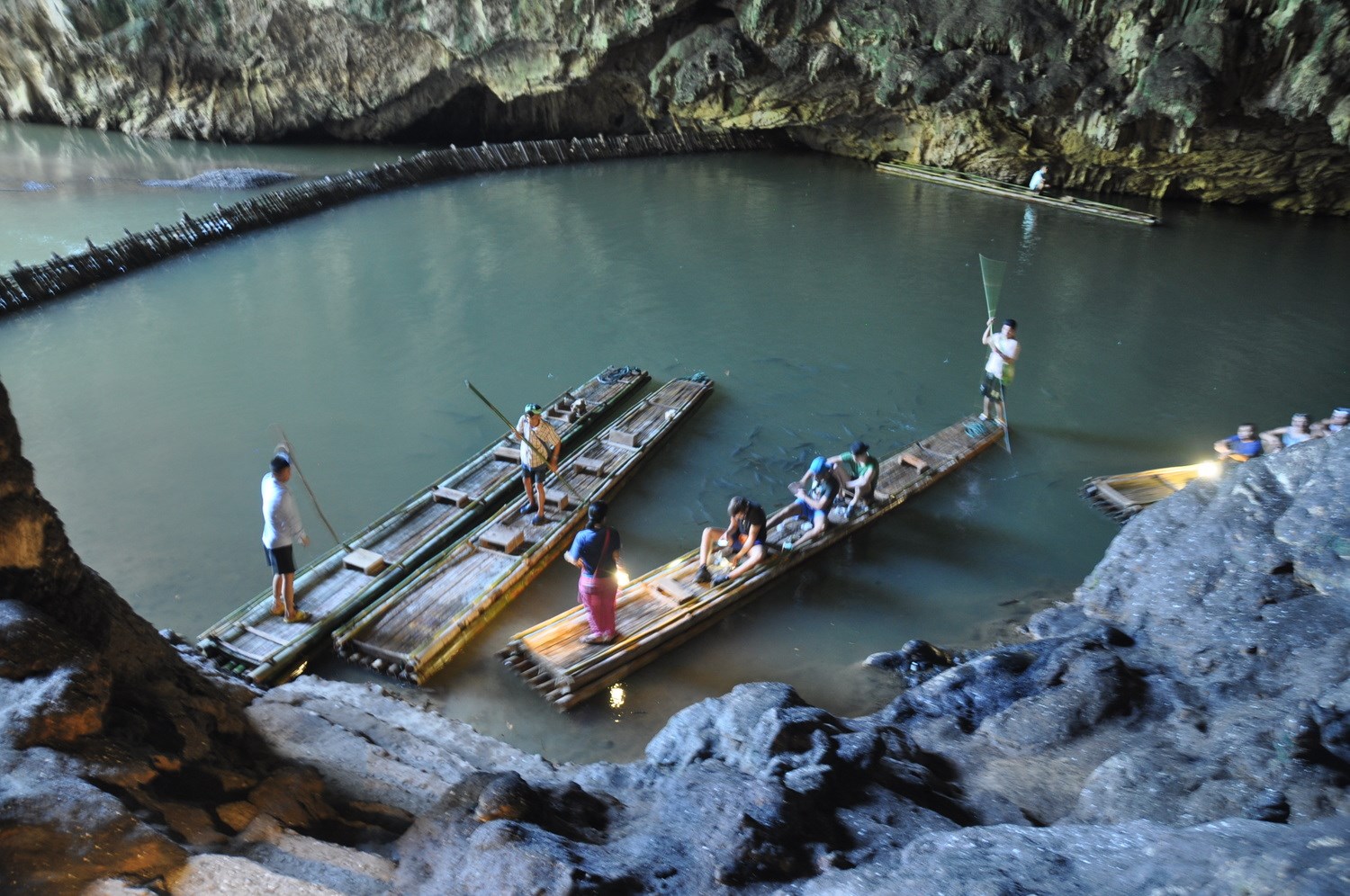 Lod洞穴完整指南派，泰国