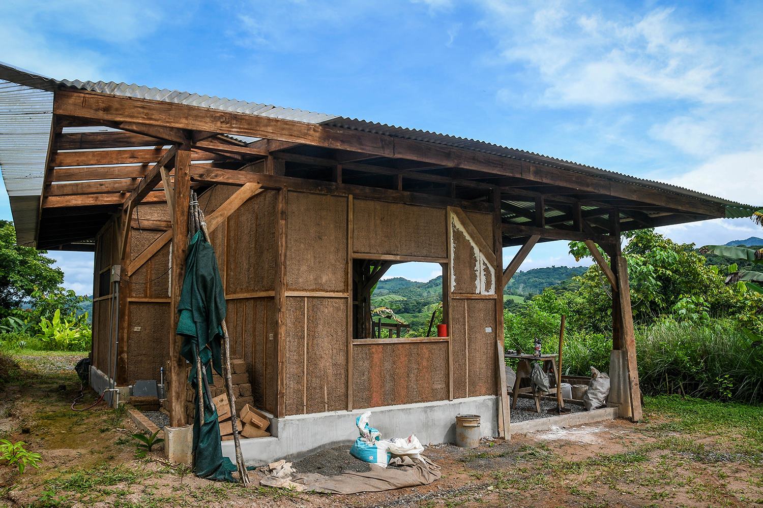 牧场Mastatal可持续小屋自然建筑