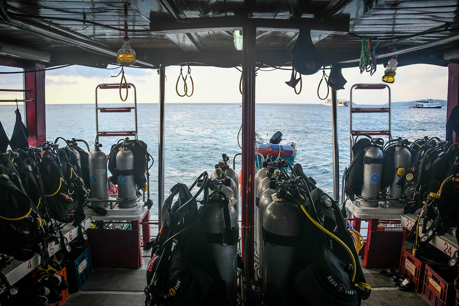 斯米兰群岛的船宿邪恶潜水泰国水肺装备