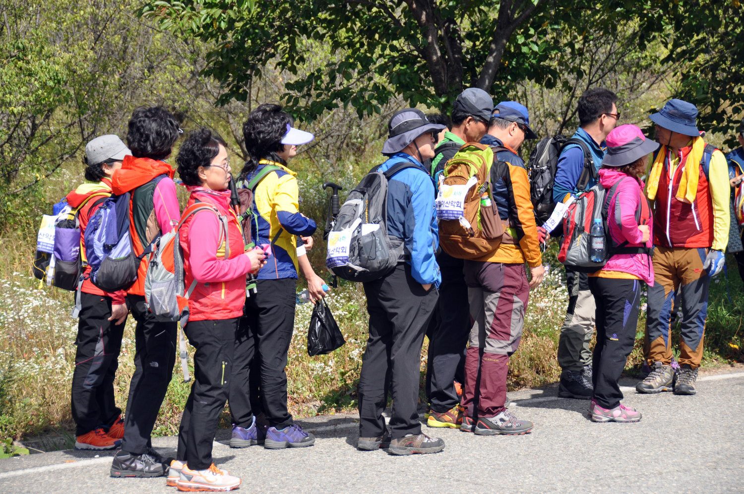 韩国霓虹登山服