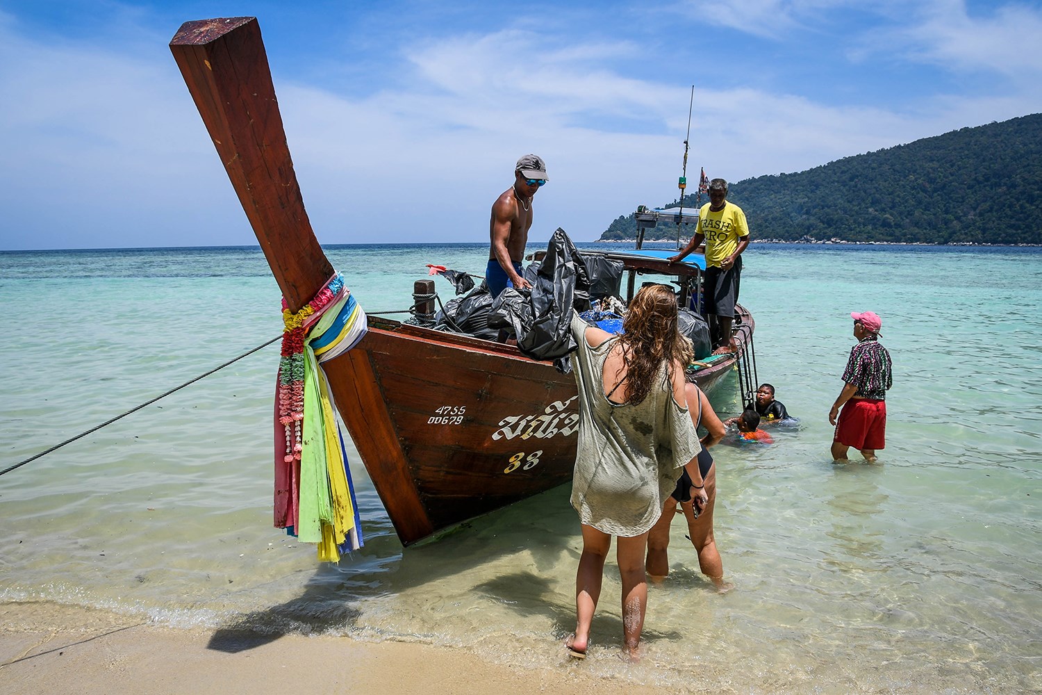 在Koh Lipe做的事泰国岛垃圾英雄海滩清理