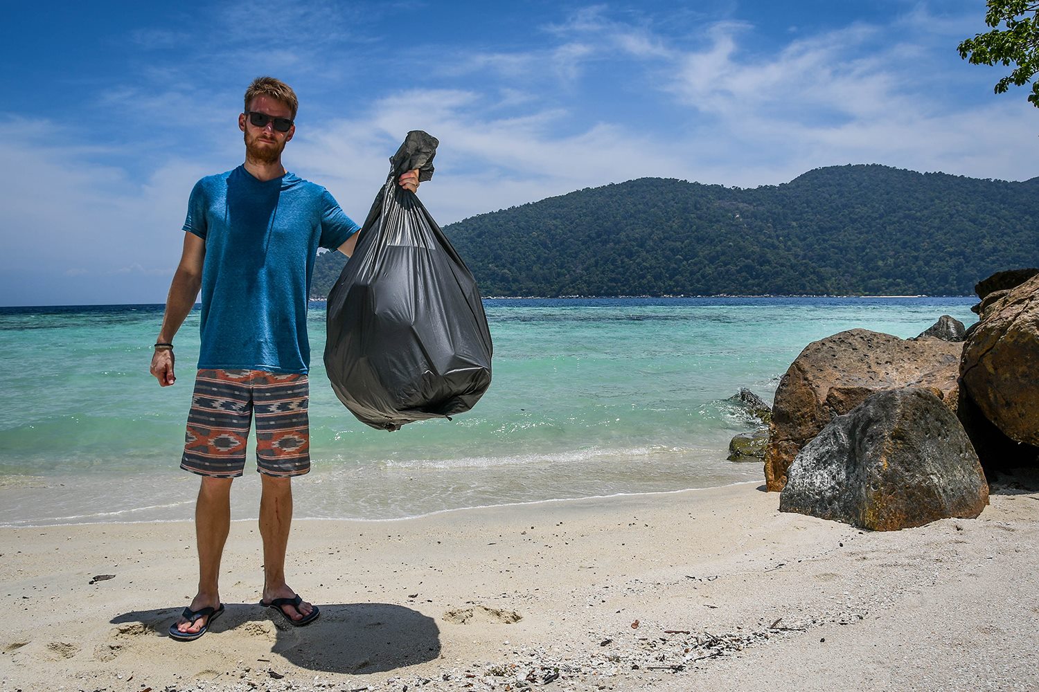 在Koh Lipe做的事泰国岛垃圾英雄海滩清理