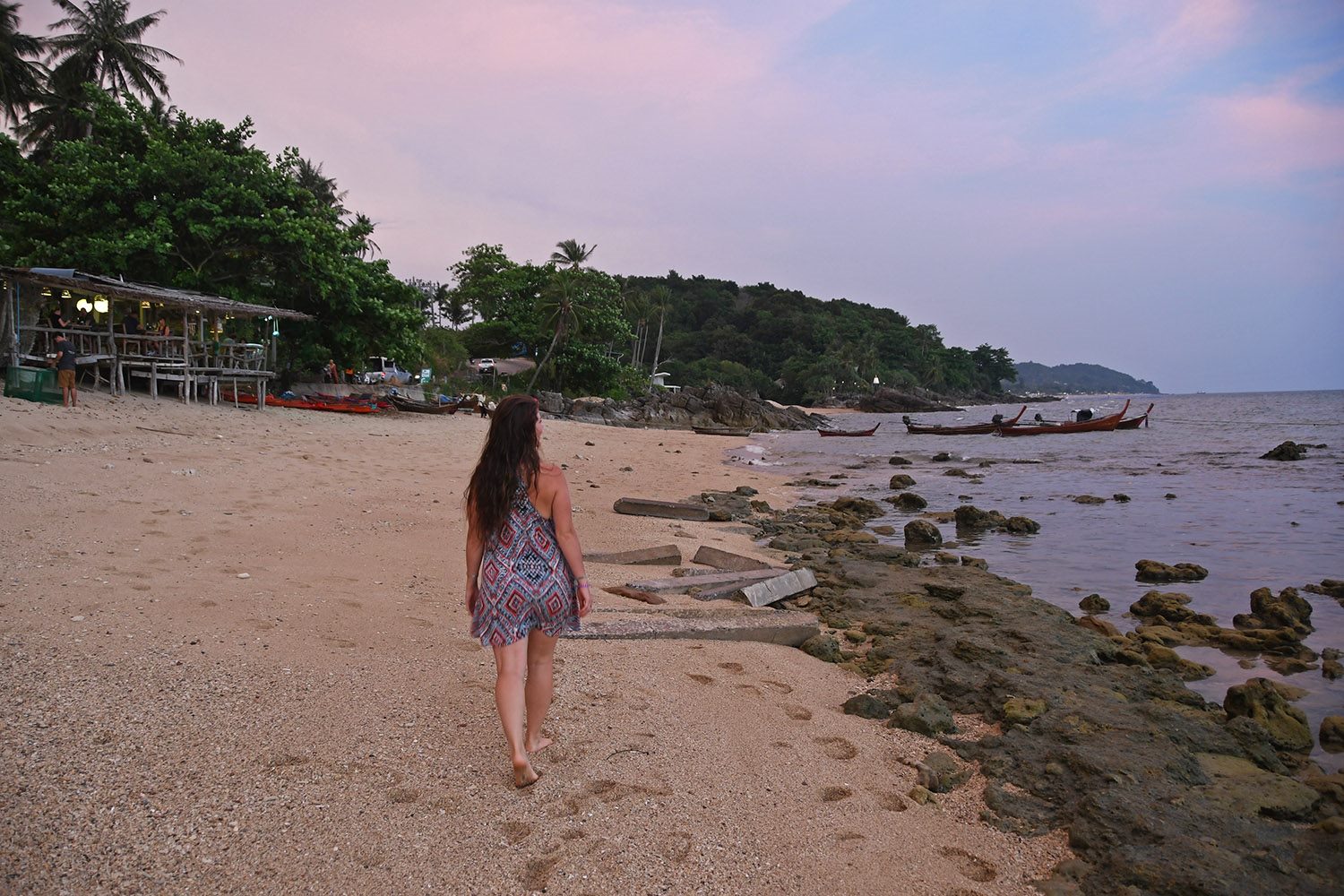 在泰国兰大岛海滩日落的事情