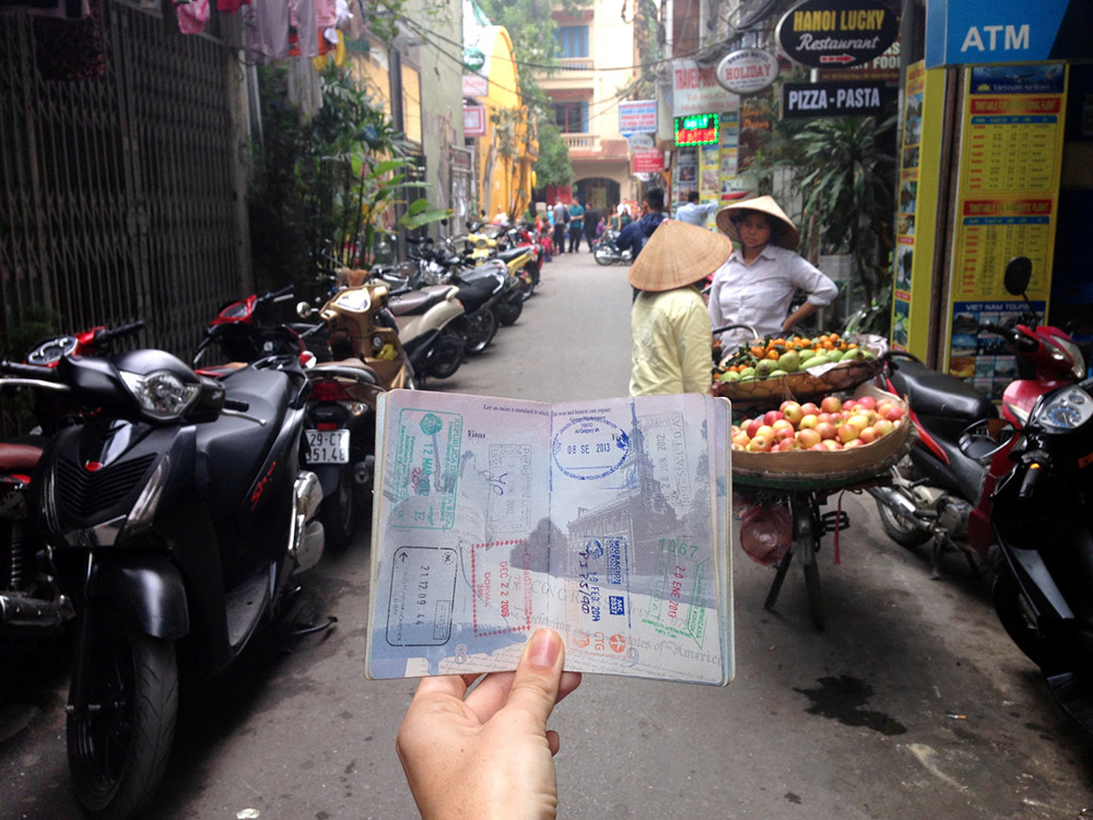 在河内街办理越南护照