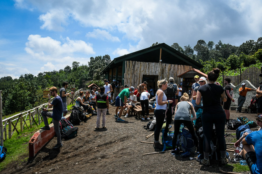 阿卡特南戈火山徒步旅行的休息站