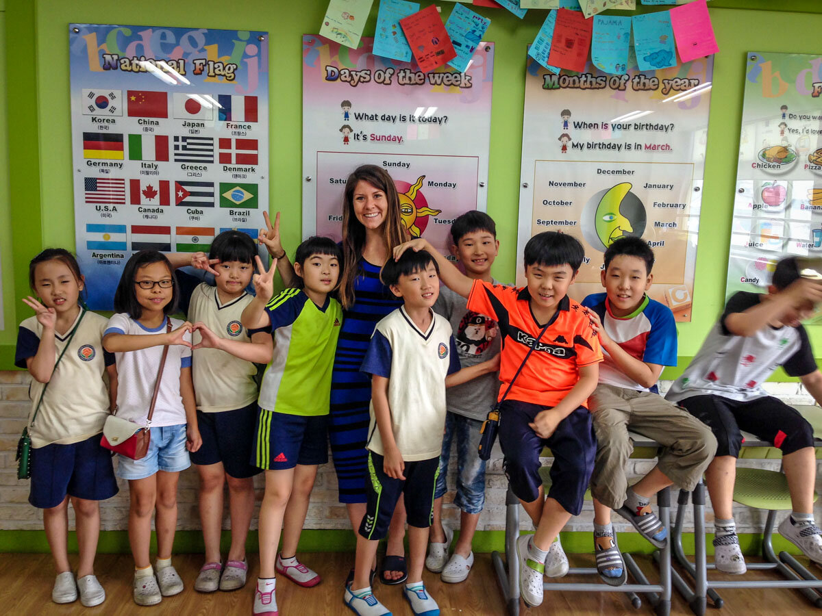 这是我们在韩国生活和教英语的一年的快照(我们有过的最好的经历之一!)如果你最终有兴趣在国外教书，我们也有大量的信息!