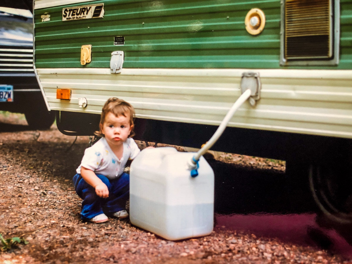 是的，这就是我两岁的时候，过着夏令营的生活!我父母说他们第一次带我去露营是在我6个月大的时候，从那以后我就喜欢上了露营!