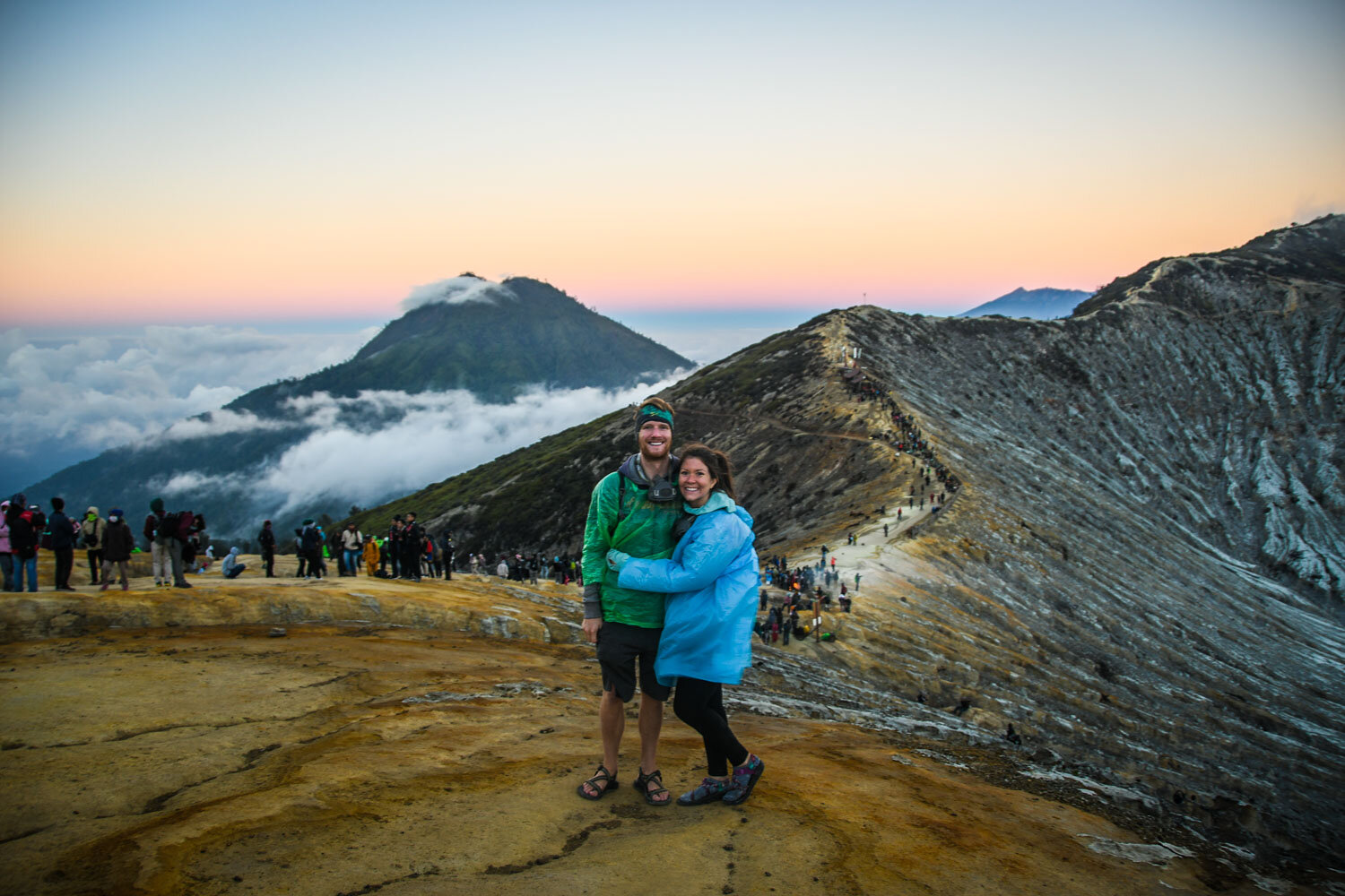 在爪哇伊真火山口远足日出要做的事情