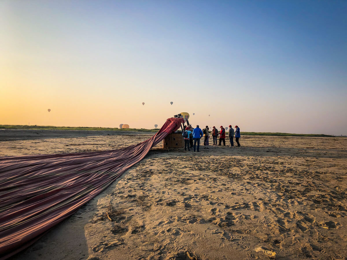 蒲甘的热气球|飞行后的海滩庆祝活动
