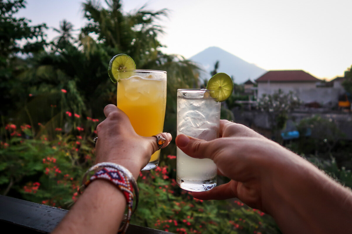 被命名为巴厘岛鸡尾酒饮料快乐时光
