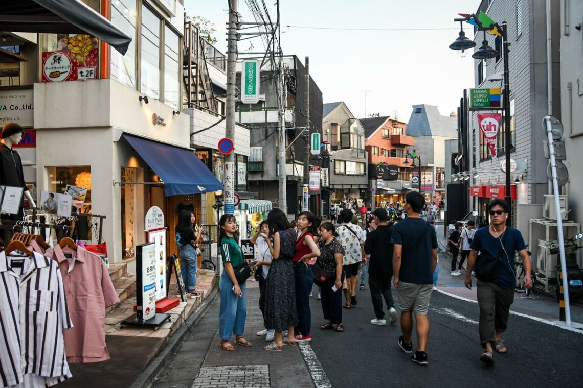 图:位于新宿和涉原之间的原宿周围一条不太繁忙的街道。