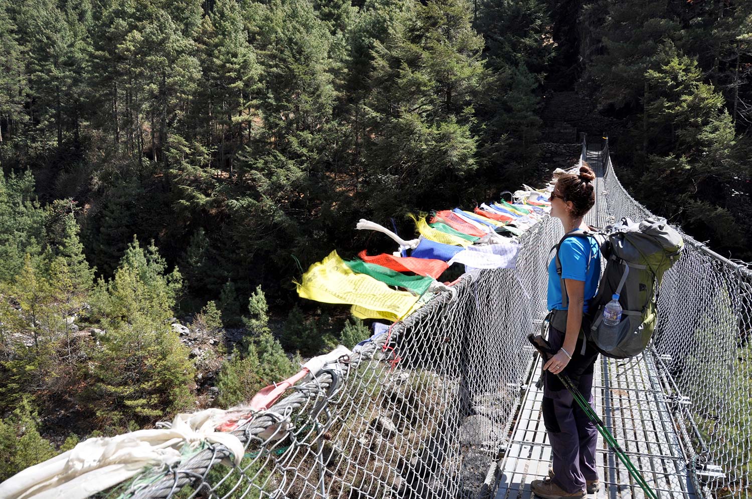 尼泊尔必做之事:徒步走悬索桥