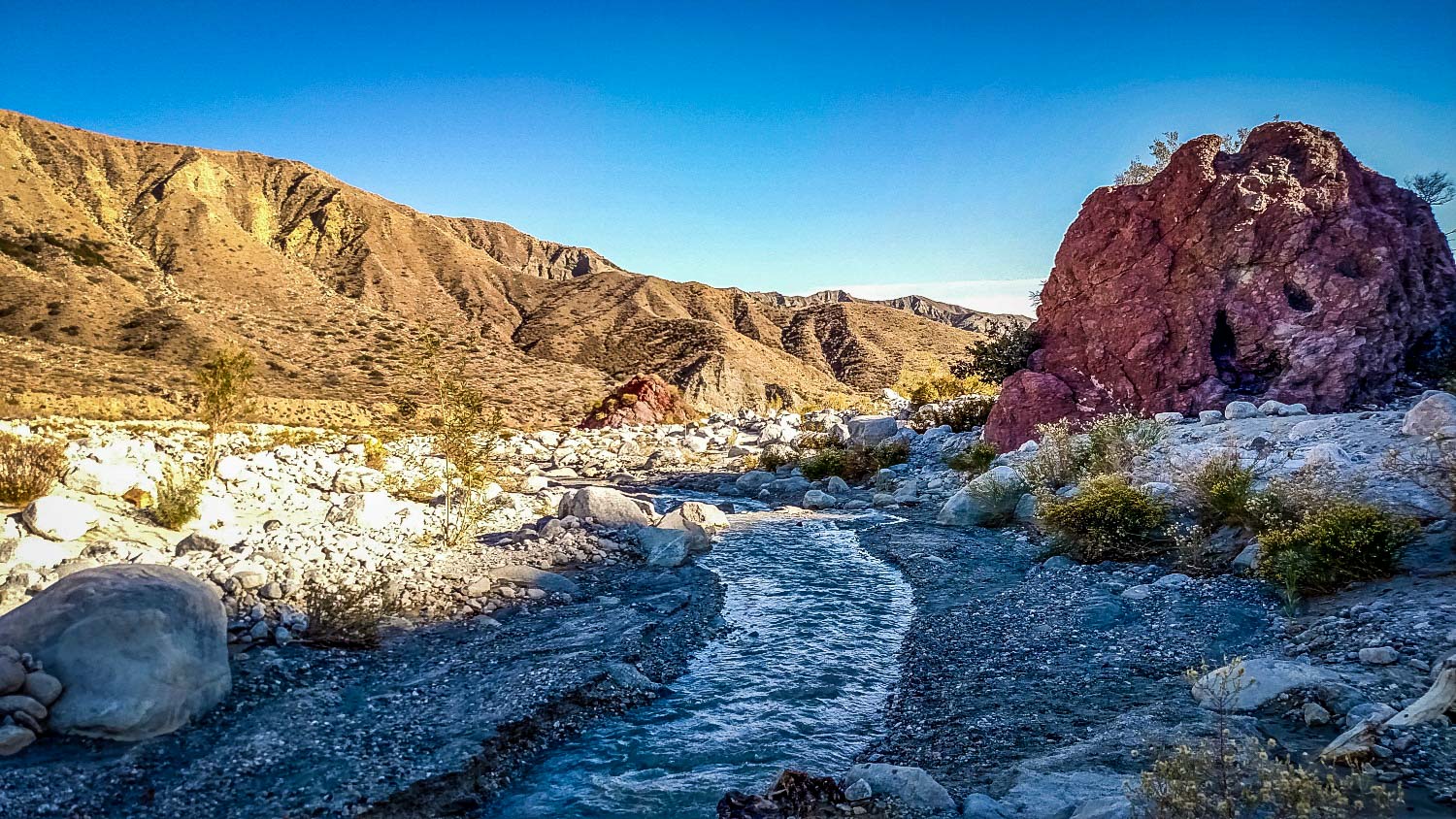 加州最佳沙漠徒步旅行:白水峡谷环线来源:We Who Roam