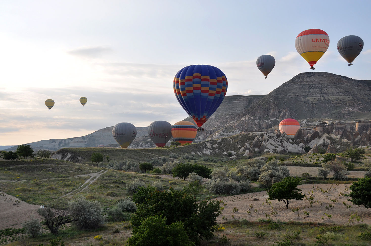 乘坐热气球在土耳其卡帕多西亚与土耳其气球