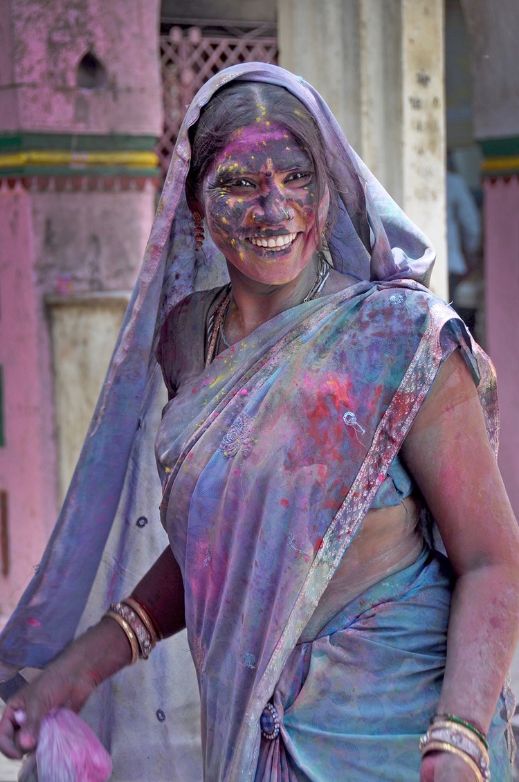 印度妇女庆祝胡里节