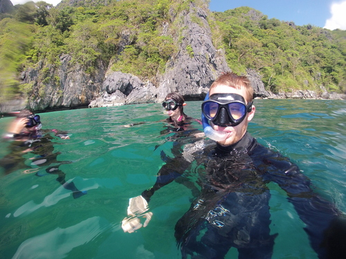 菲律宾巴拉望岛自由潜水者