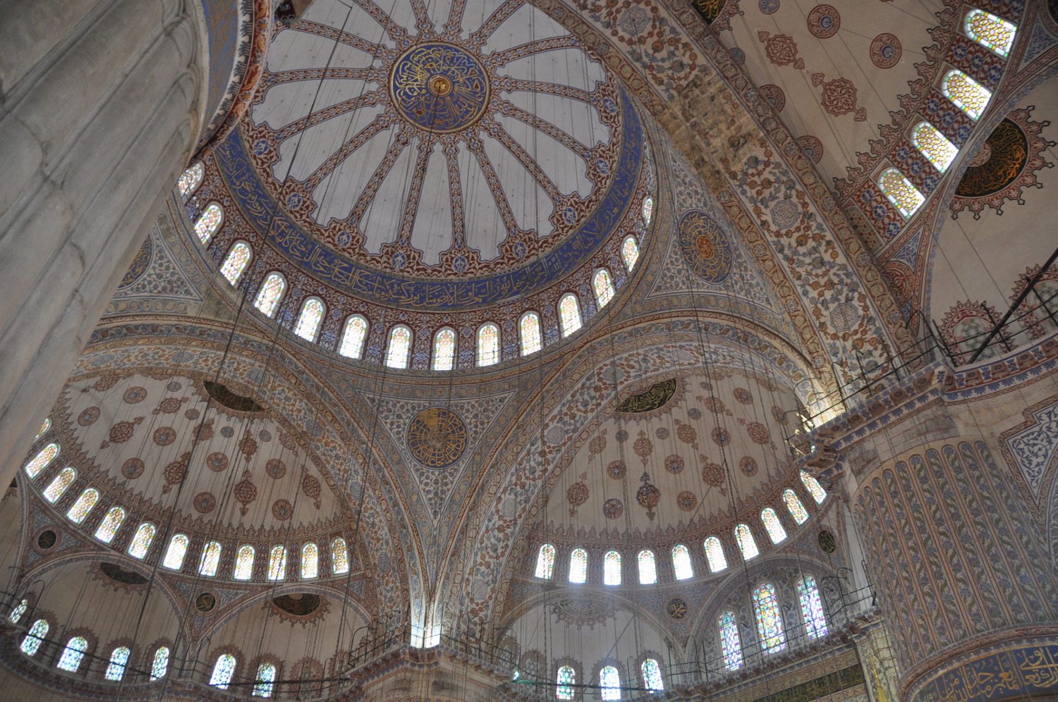 蓝色清真寺是一个惊人的外观和内部!
