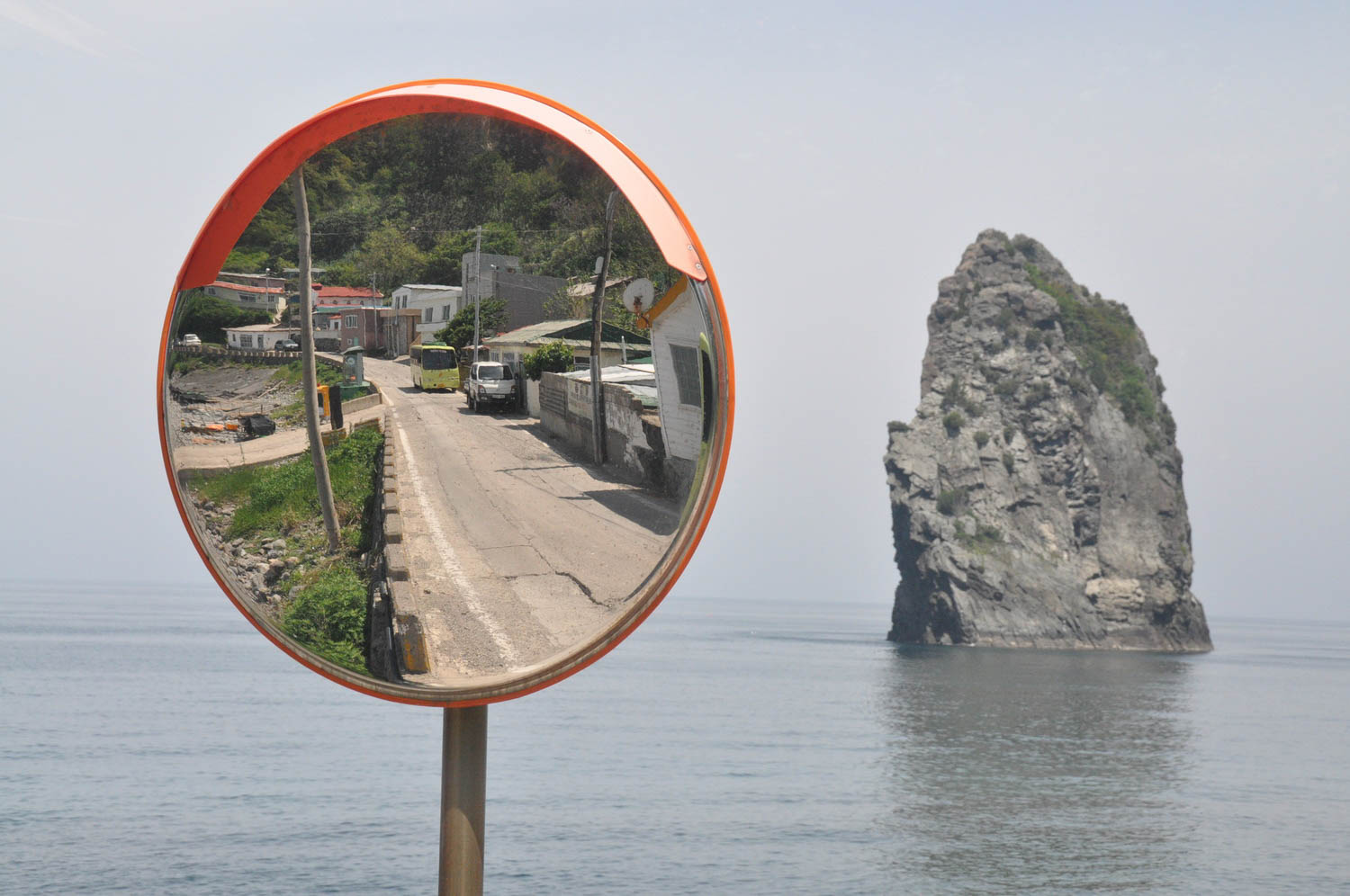 韩国郁陵岛逆镜岩