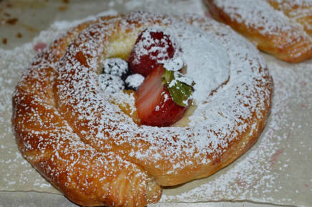 Celestial-Snail-Bread-Roses