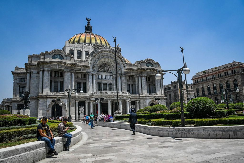 墨西哥城的艺术宫(Palacio Bellas Artes)