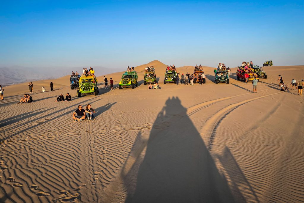 秘鲁华卡奇纳的沙丘马车