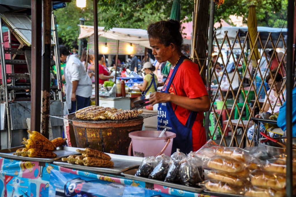 泰国街头小吃市场