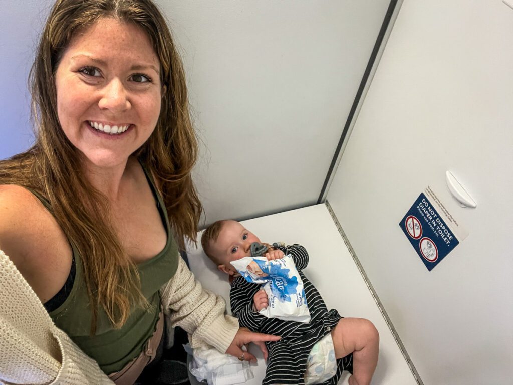 带着换尿布的婴儿坐飞机