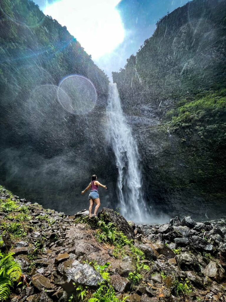 哈纳卡皮伊瀑布徒步卡拉劳步道