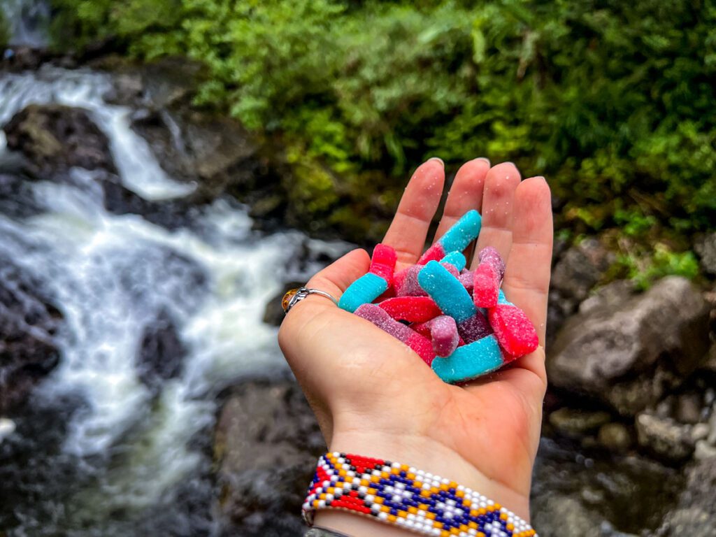 背包零食，软糖蠕虫